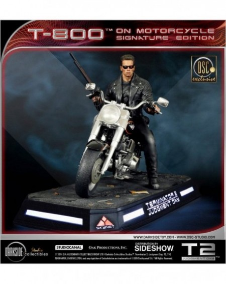Estatua T-800 on Motorcycle...